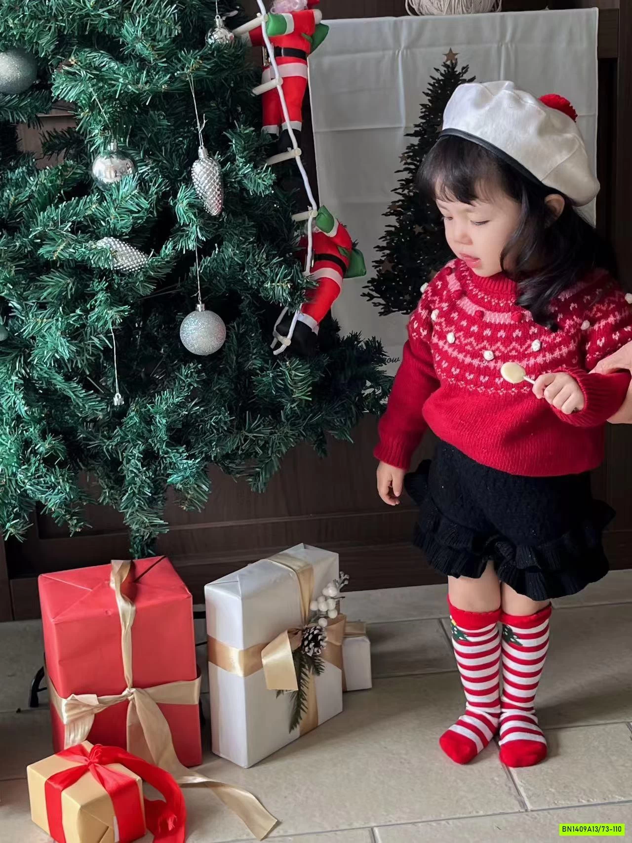 ÁO LEN ĐỎ HỌA TIẾT