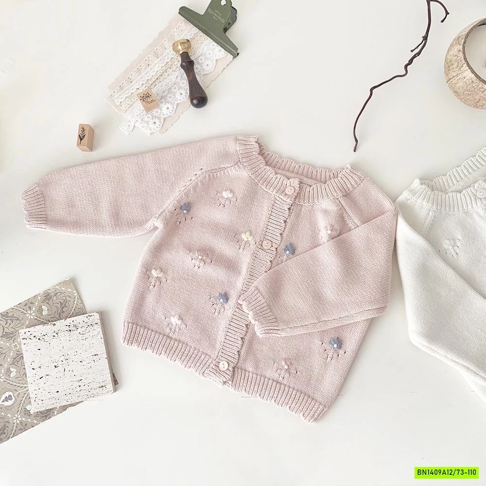 KHOÁC LEN THÊU HOA NHÍ CUTEMILY