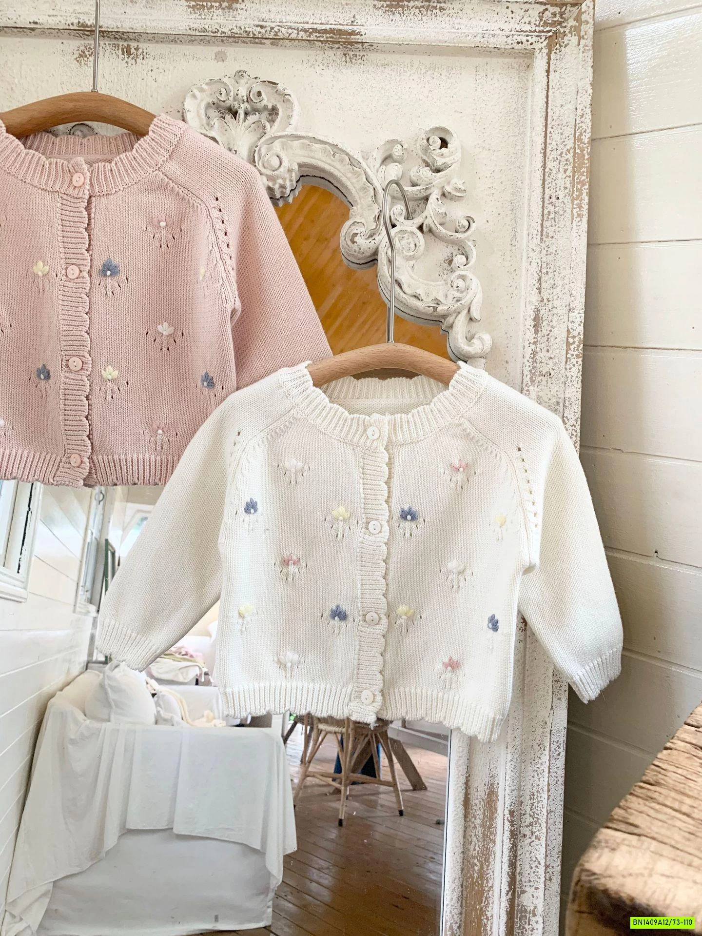 KHOÁC LEN THÊU HOA NHÍ CUTEMILY