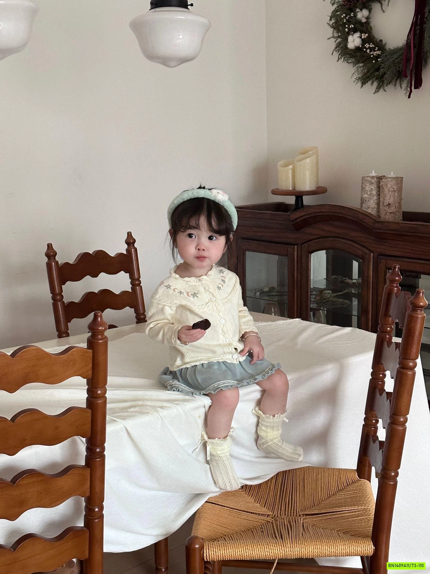 KHOÁC LEN THÊU HOA CUTEMILY