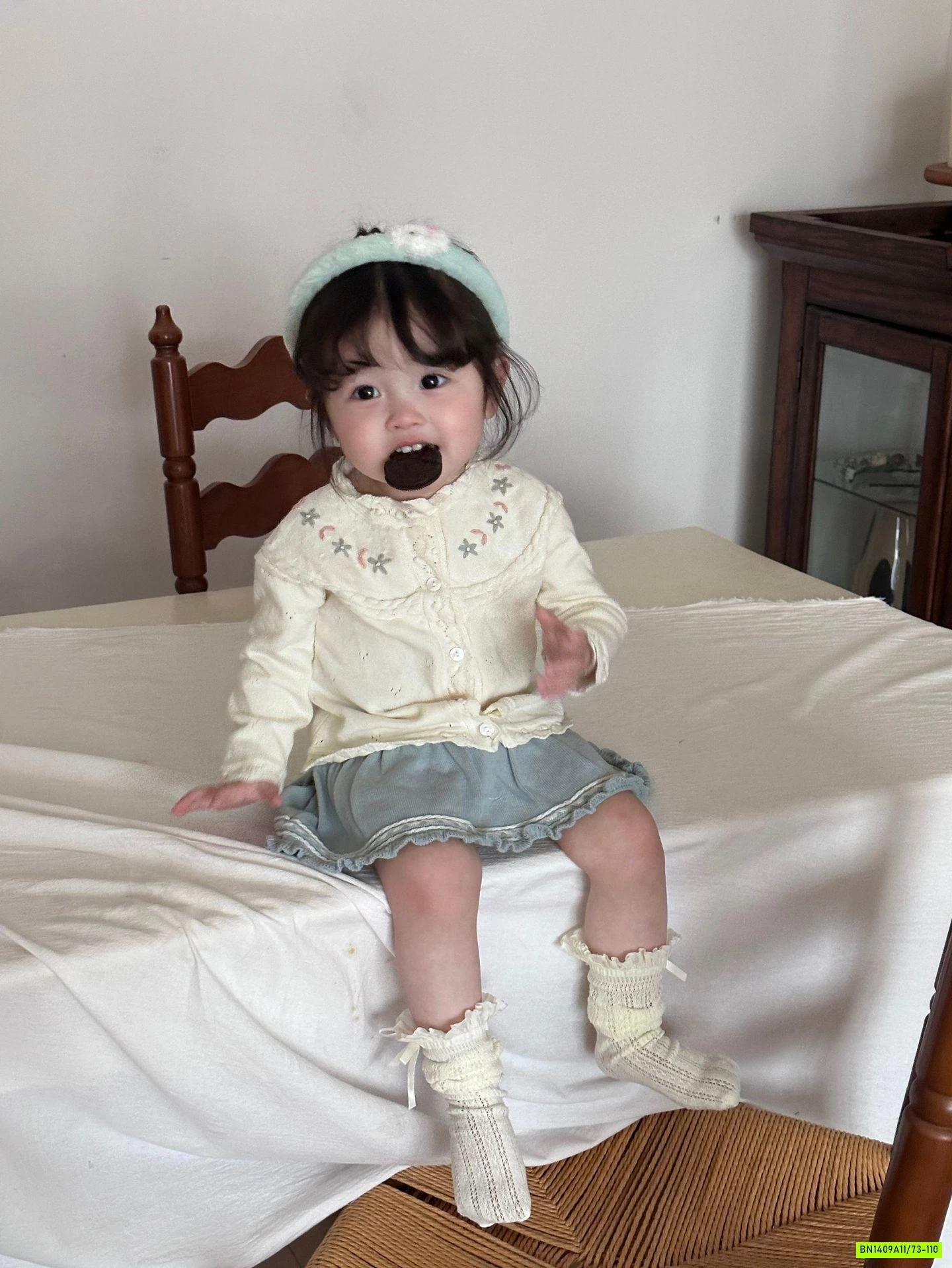 KHOÁC LEN THÊU HOA CUTEMILY