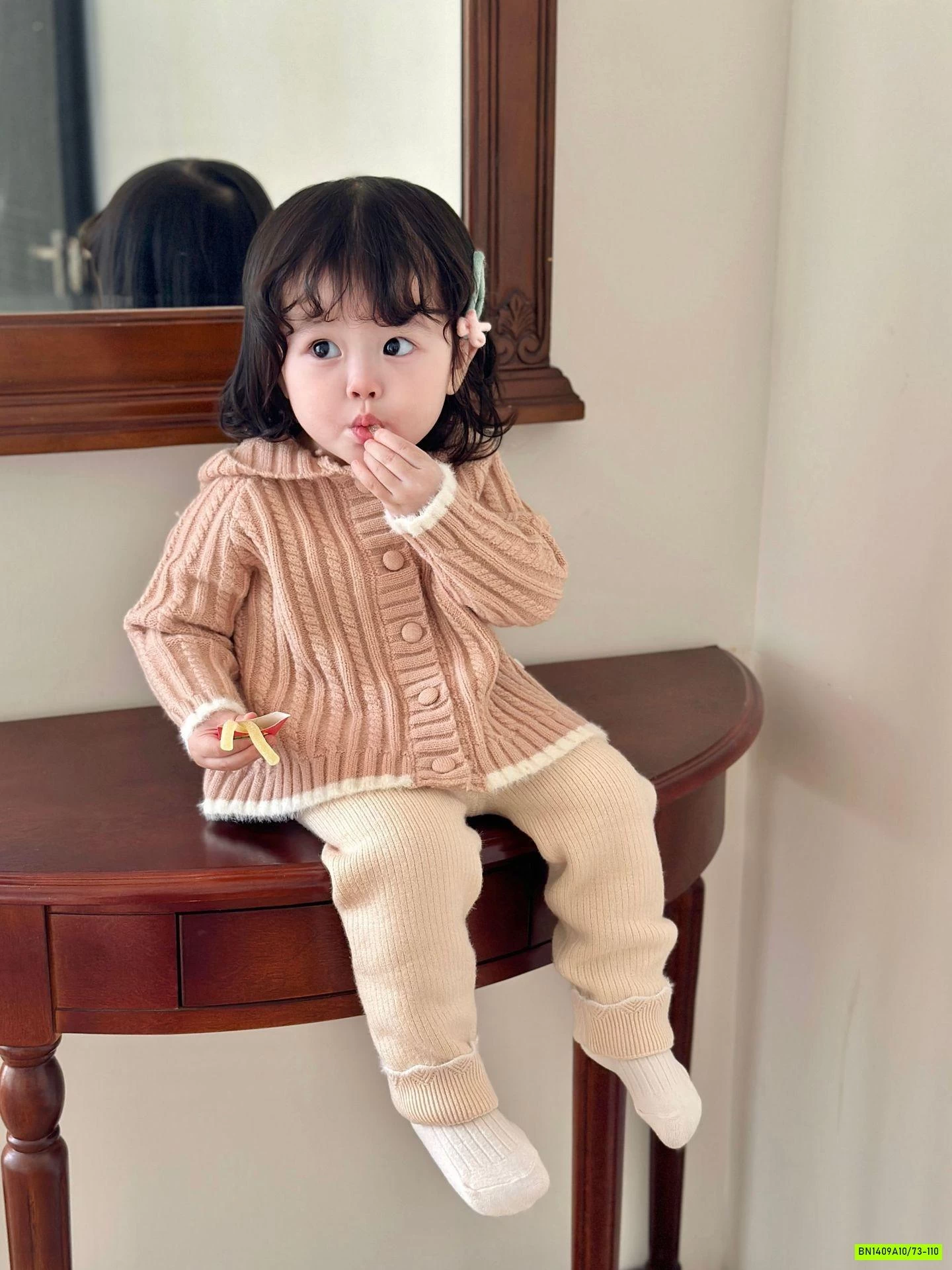 KHOÁC LEN LIỀN MŨ TAI THỎ CUTEMILY