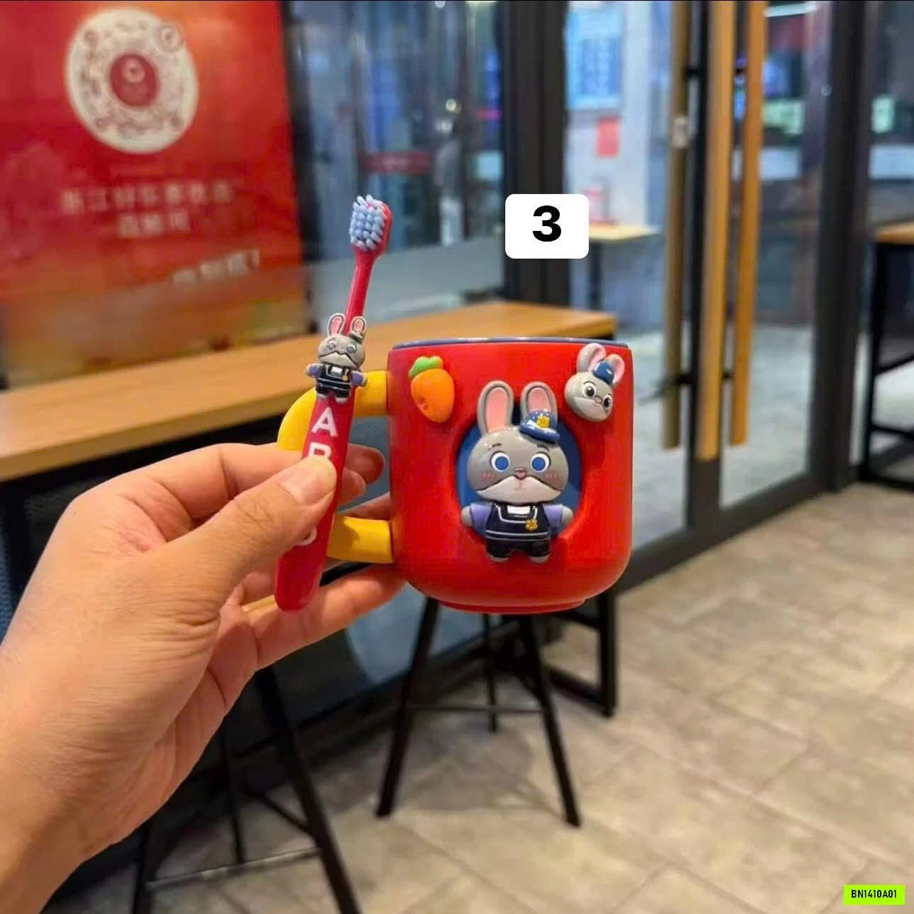 CỐC KÈM BÀN CHẢI