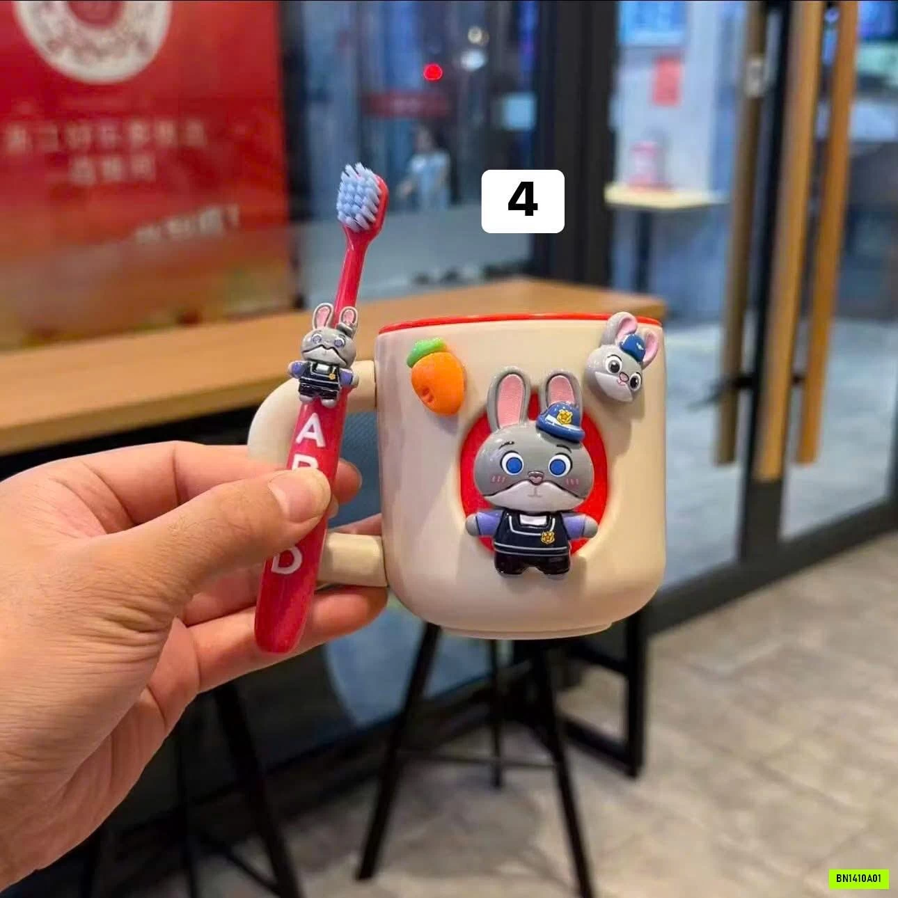 CỐC KÈM BÀN CHẢI