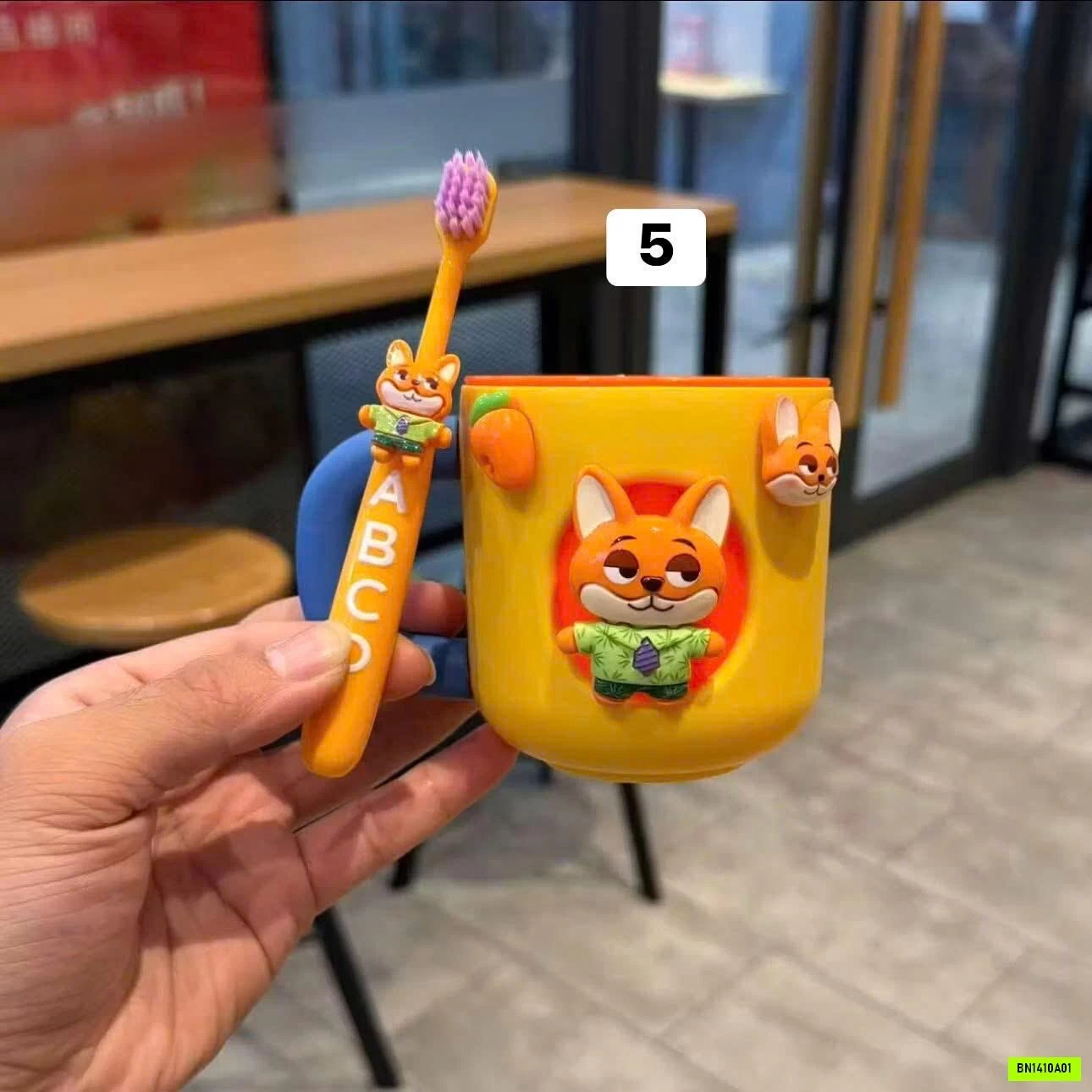CỐC KÈM BÀN CHẢI