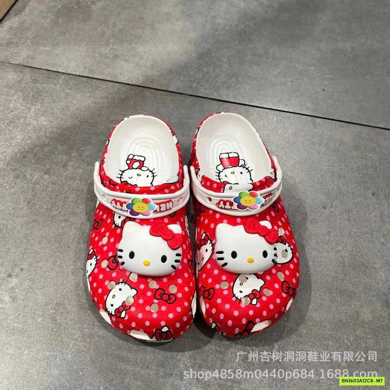 SỤC CROCS KÈM CHARM KITTY CHO MẸ VÀ BÉ
