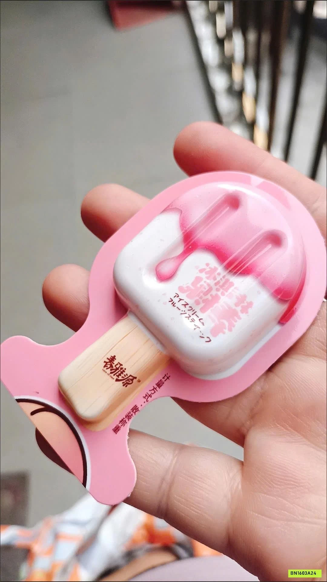 HỘP 60C KẸO THẠCH QUE KEM, CHÂN MÈO