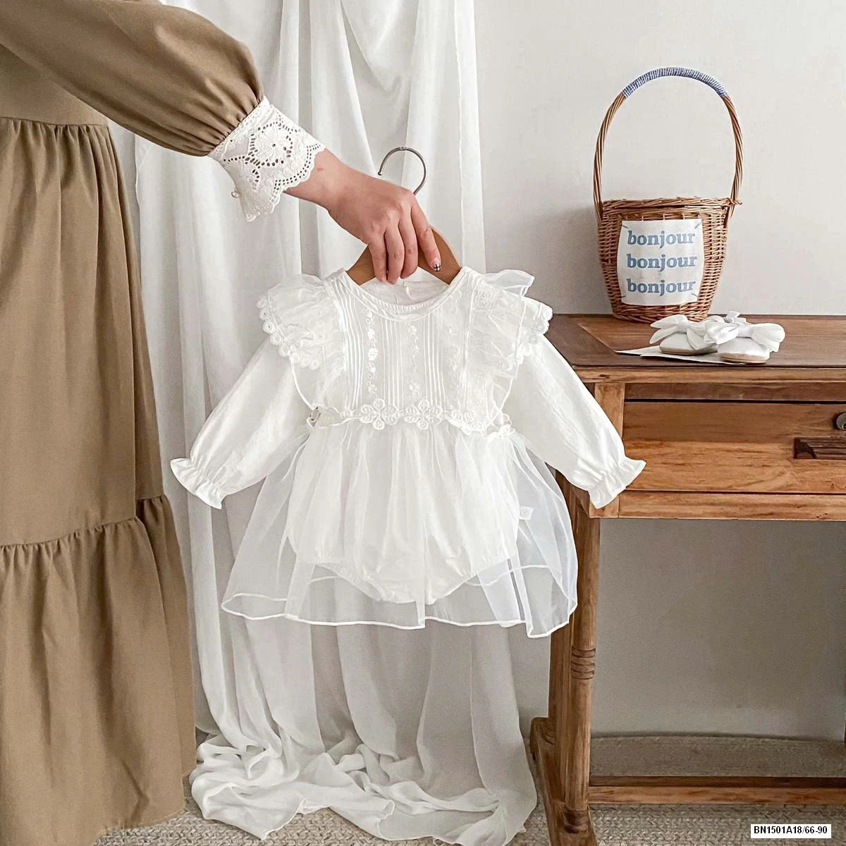 BODY THÔ MỀM KÈM ĐẦM VOAN MỎNG