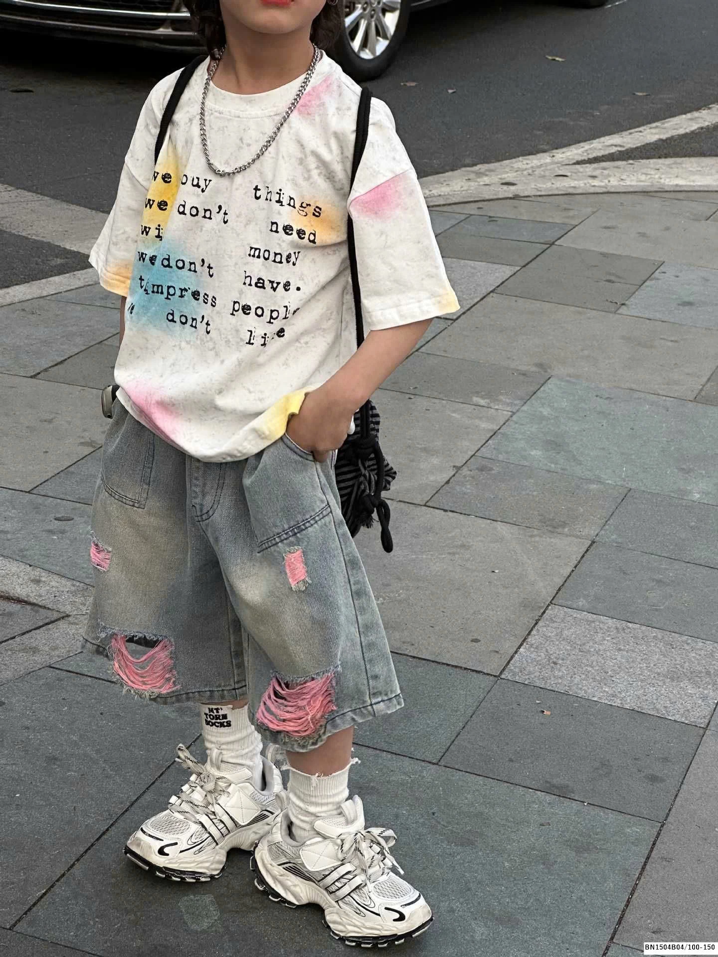 SÉT ÁO CHỮ SƠN MÀU MIX QUẦN JEAN RÁCH CHỈ HỒNG