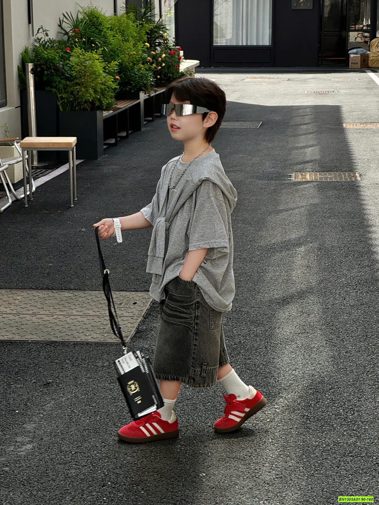 ÁO THUN KÈM CHOÀNG