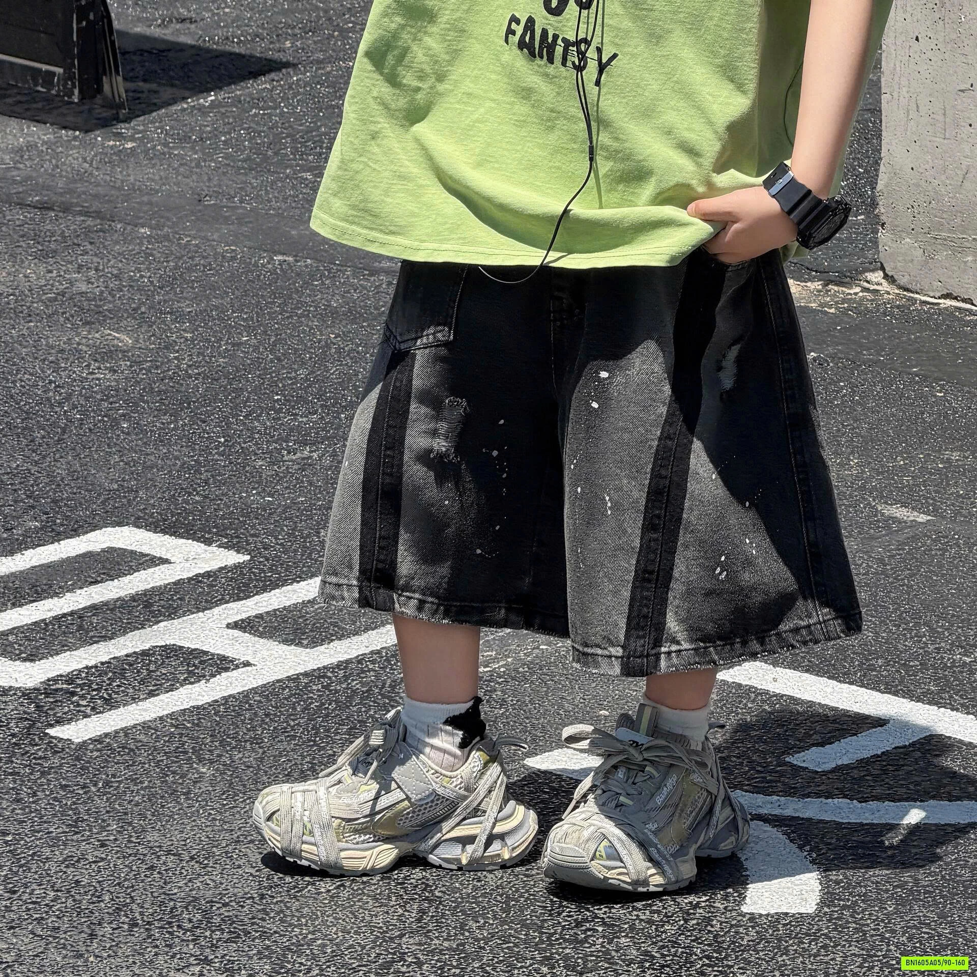 SHORT JEANS ĐEN LOANG VẢY SƠN FANSHU