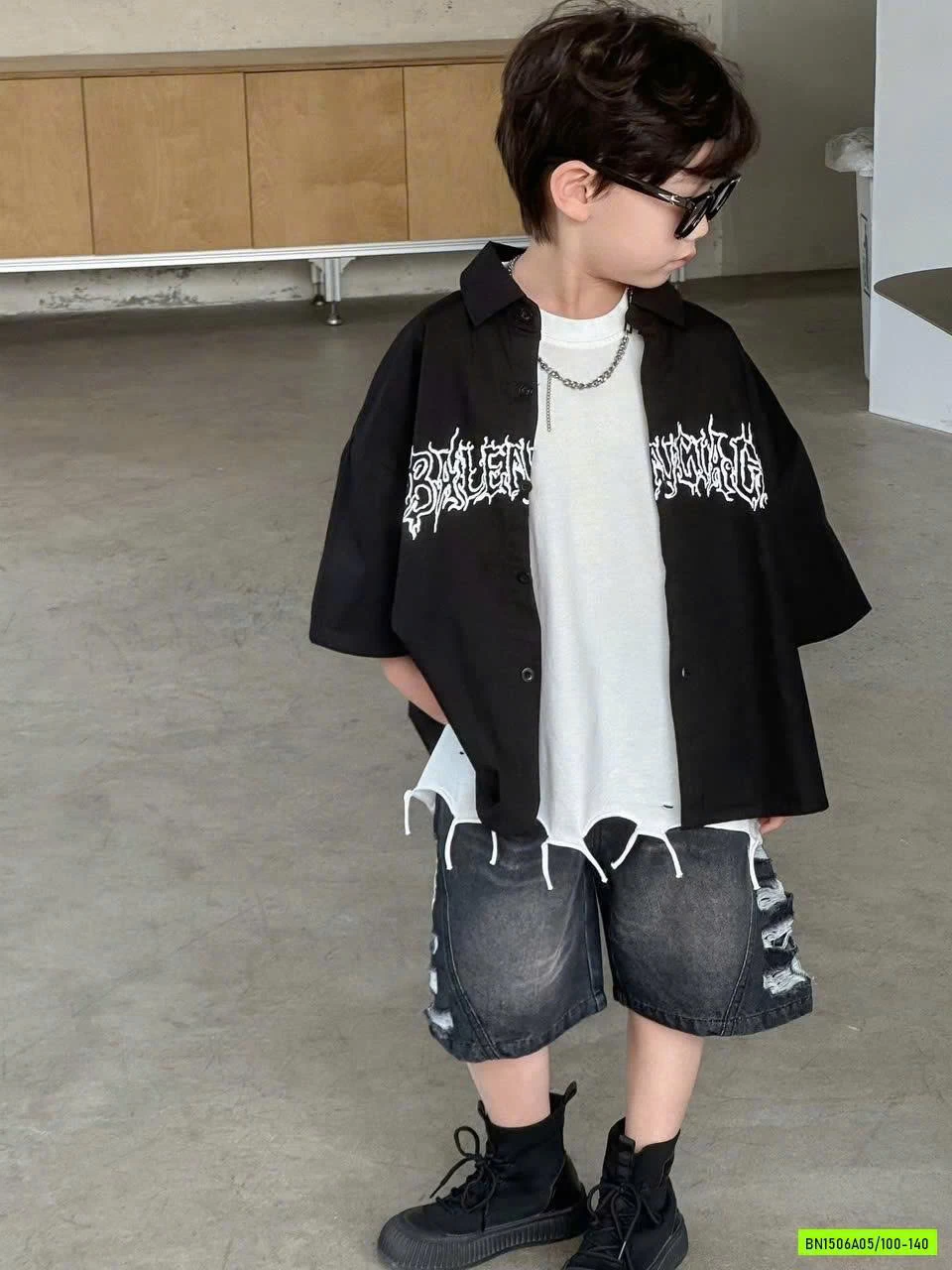 SƠ MI ĐEN MIX SHORT JEANS RÁCH