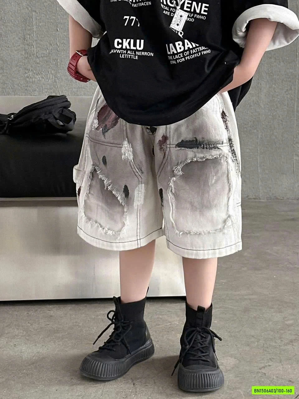 ÁO ĐEN IN CHỮ MIX SHORT LOANG