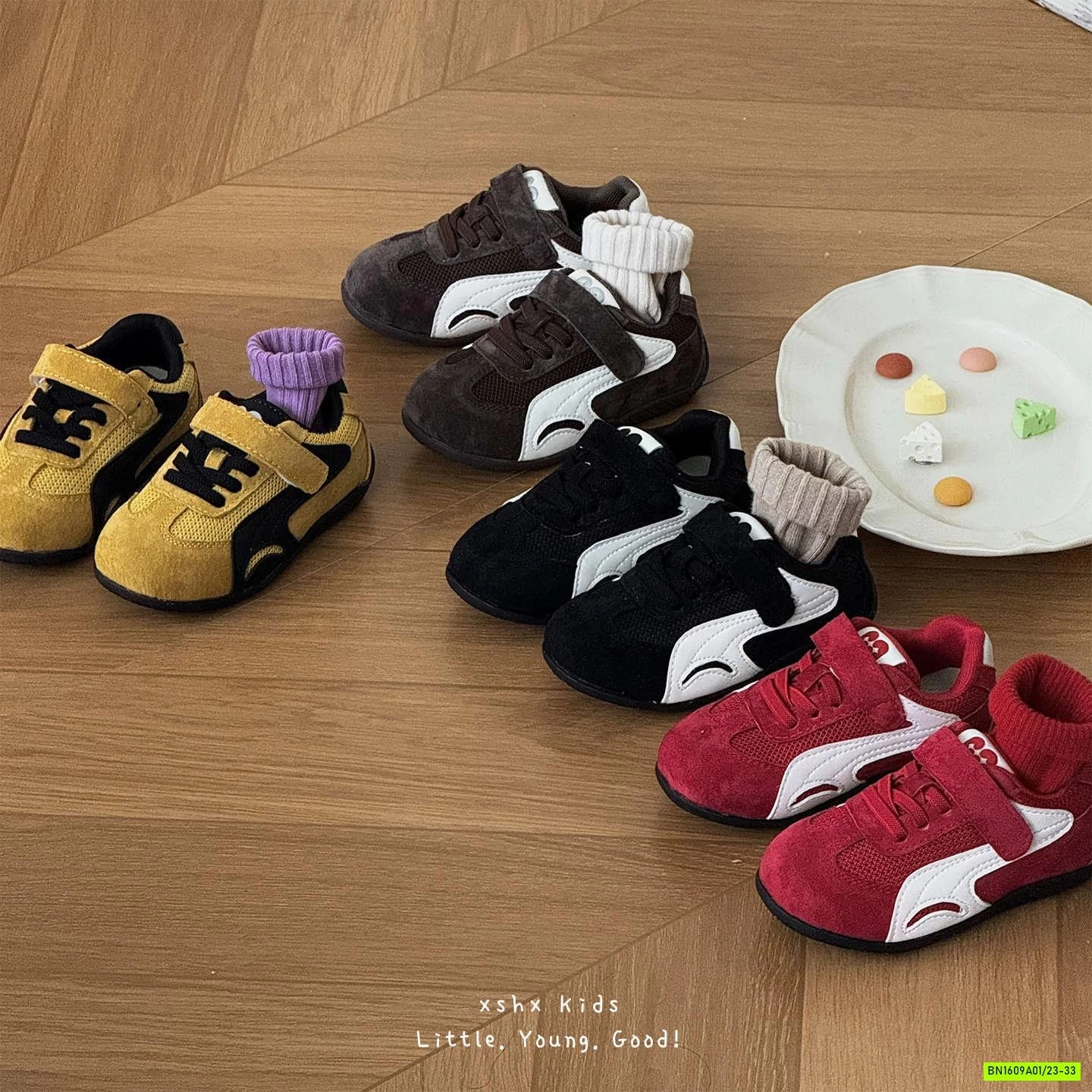 GIÀY THỂ THAO PHỐI MÀU QUAI DÁN