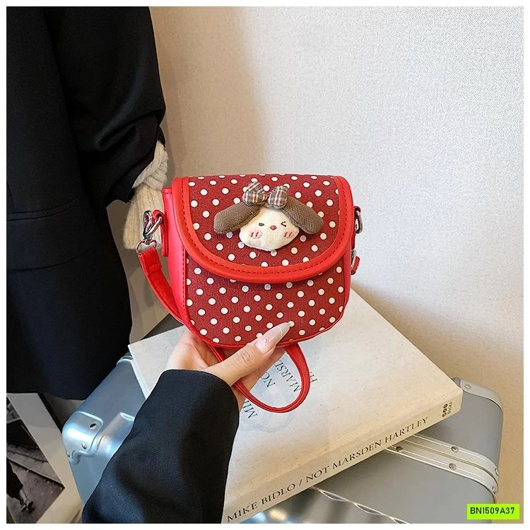 TÚI ĐEO CHÉO GẮN BÚP BÊ DỄ THƯƠNG