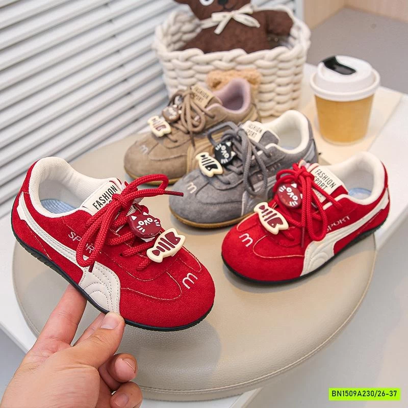 GIÀY THỂ THAO DA LỘN THÊU CHỮ M