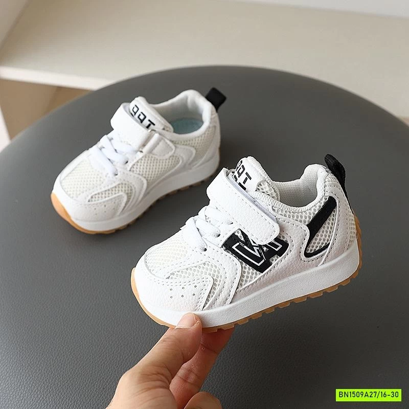 GIÀY THỂ THAO CHỮ N SZ NHÍ