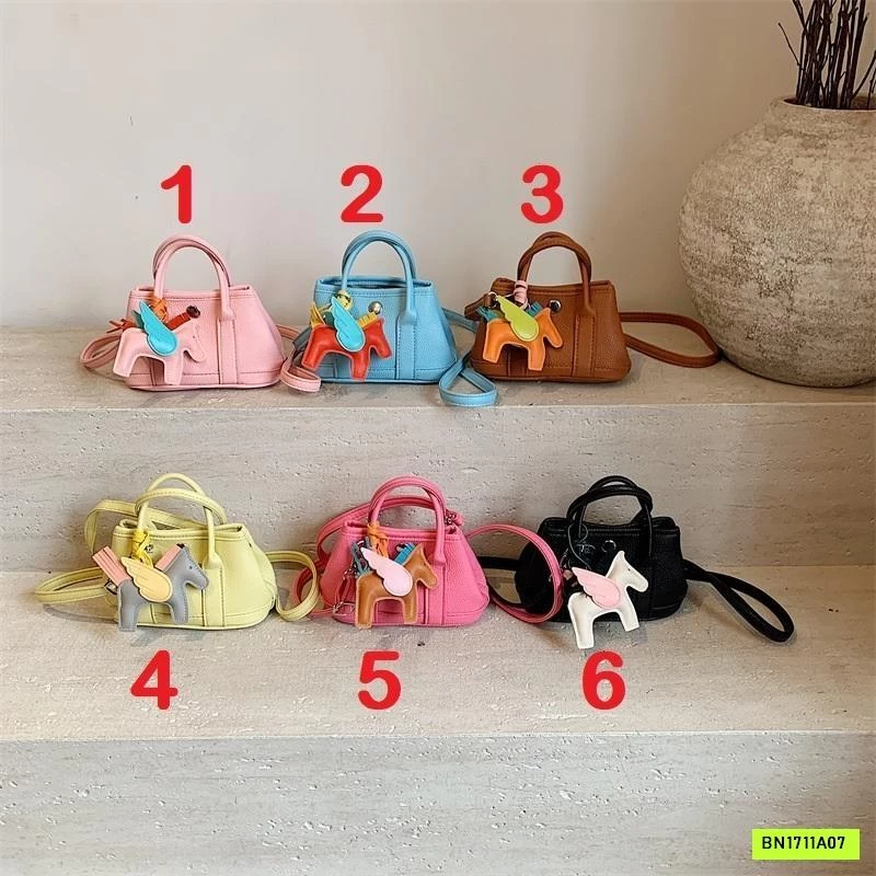 TÚI ĐEO CHÉO MINI KÈM MÓC KHÓA PONY