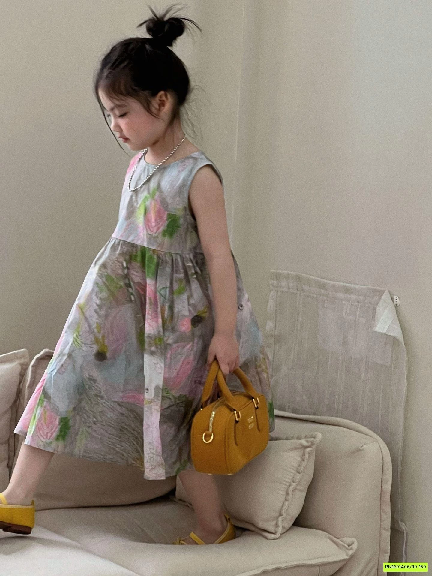 ĐẦM XÒE HOA SÁT NÁCH