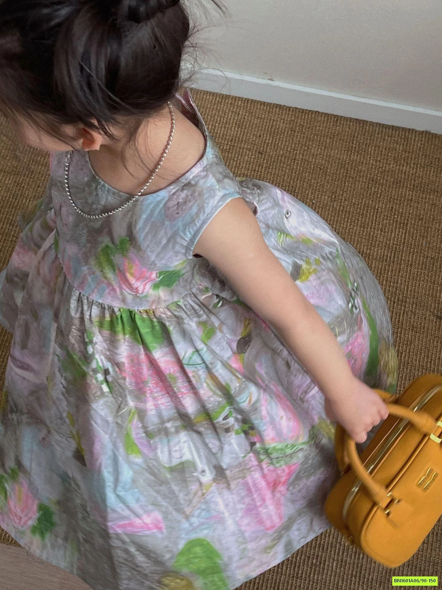 ĐẦM XÒE HOA SÁT NÁCH