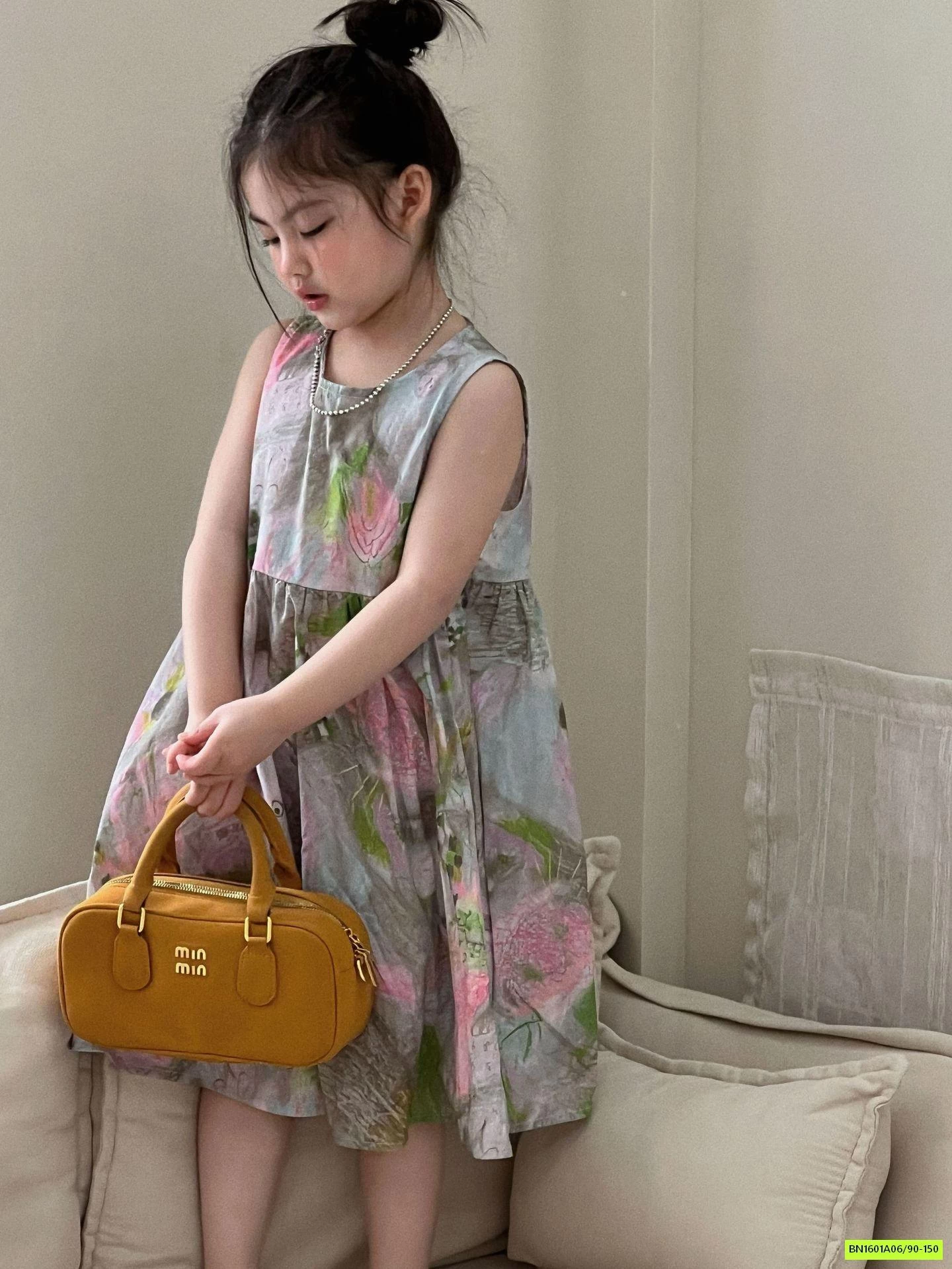 ĐẦM XÒE HOA SÁT NÁCH