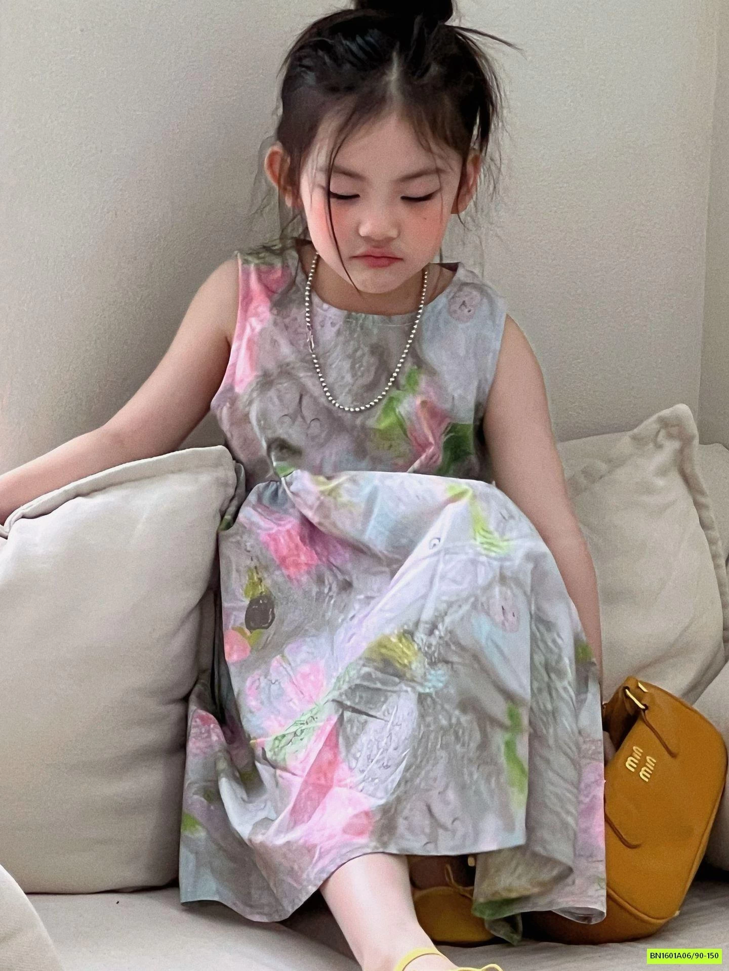 ĐẦM XÒE HOA SÁT NÁCH