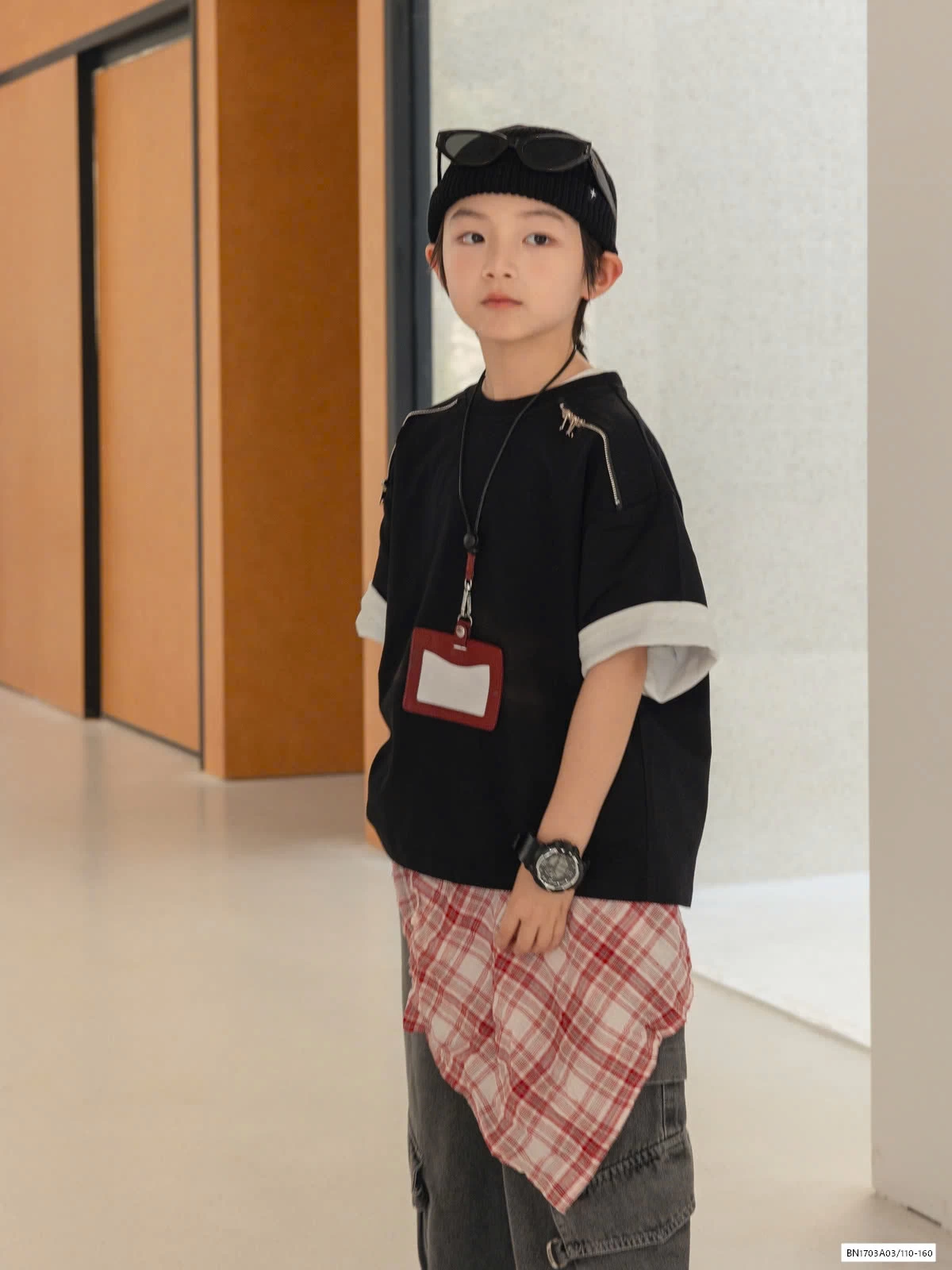 ÁO THUN ĐEN KHÓA VAI