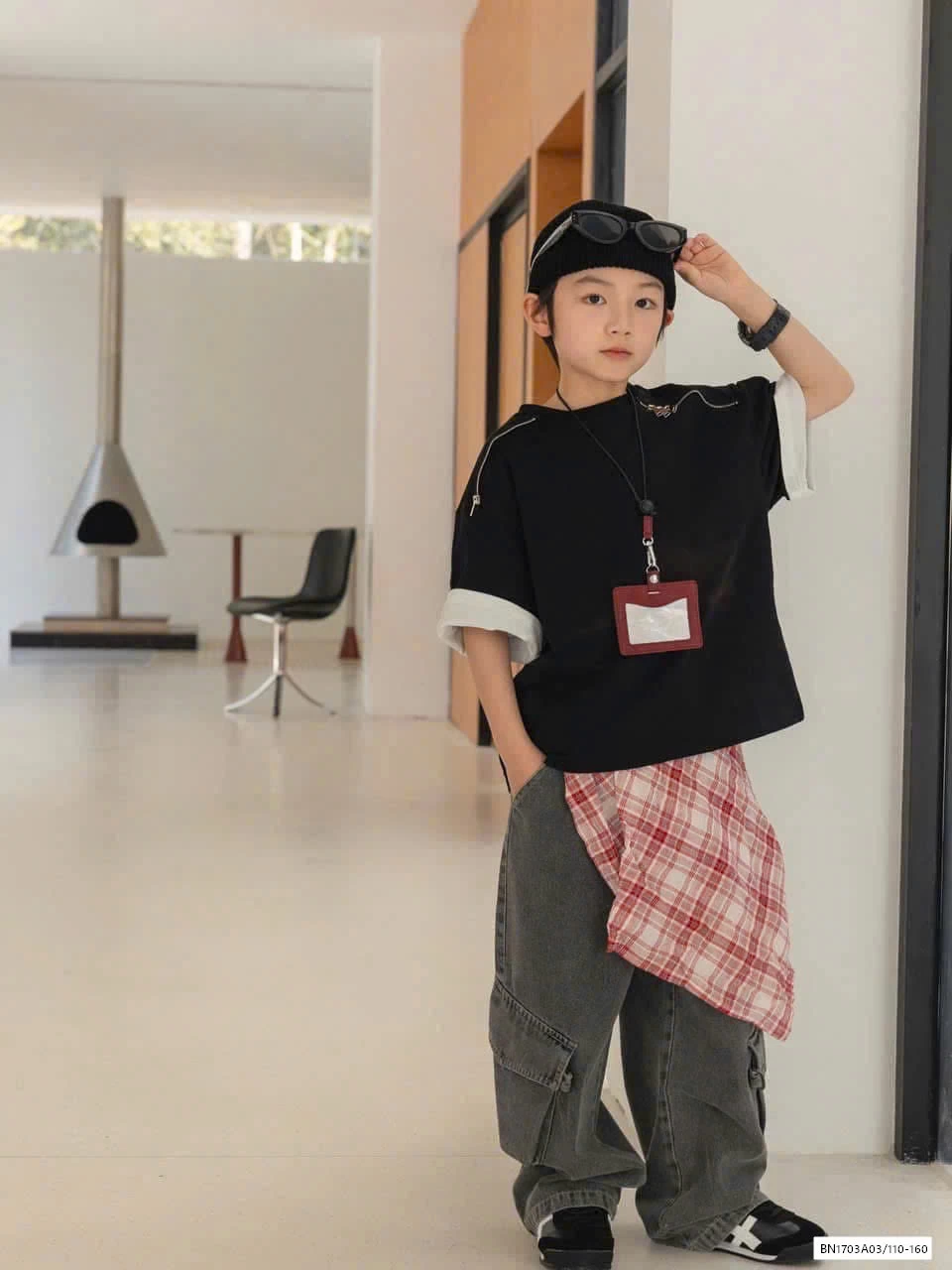 ÁO THUN ĐEN KHÓA VAI