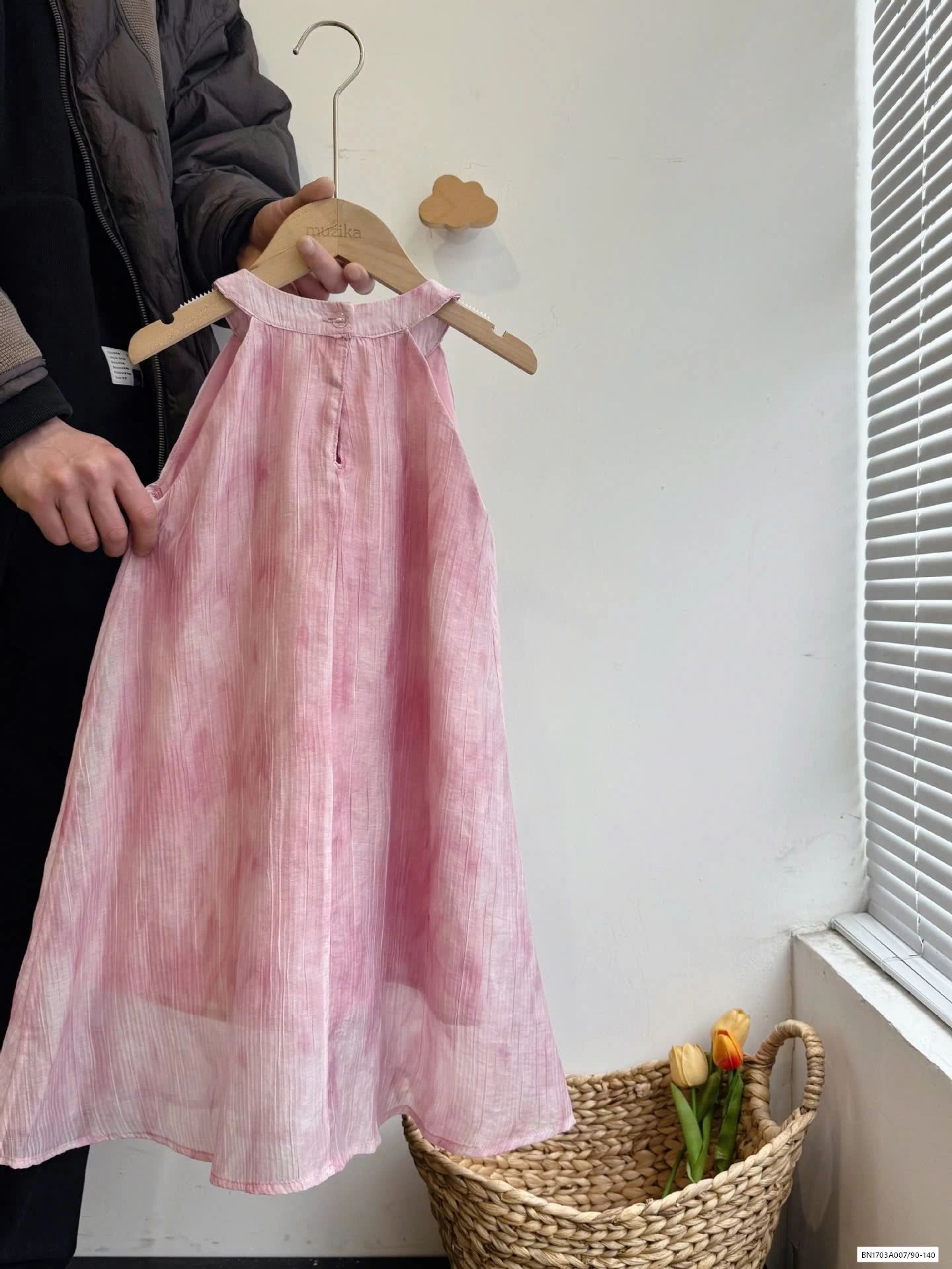 ĐẦM CỔ YẾM GẮN HOA HỒNG