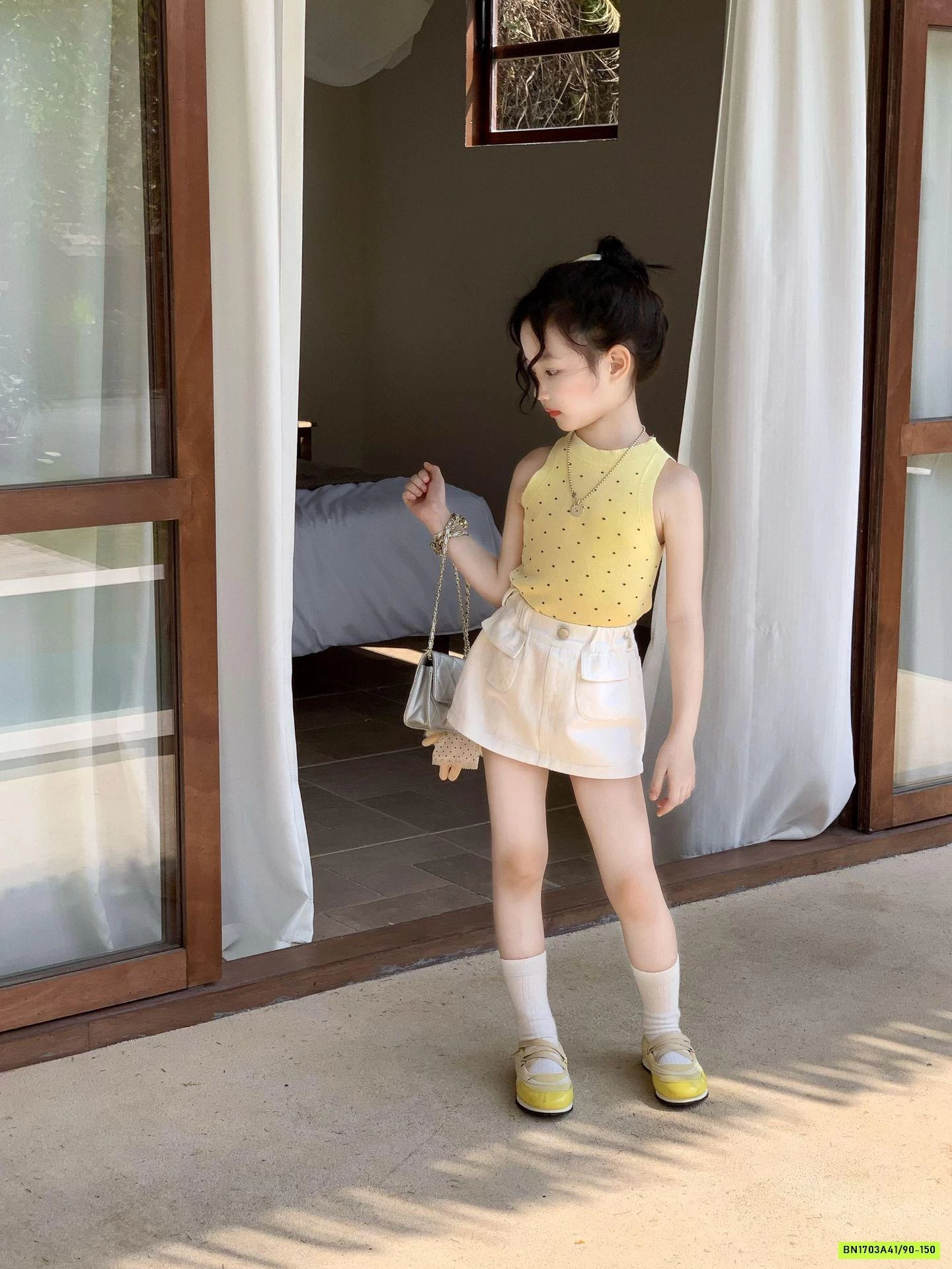 ÁO YẾM CHẤM BI MIX CV TRẮNG