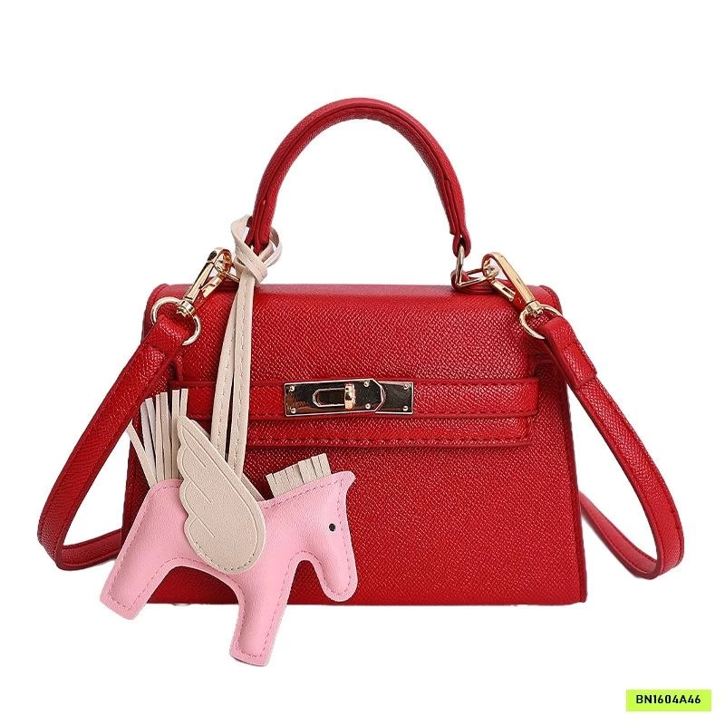 TÚI XÁCH KÈM CHARM NGỰA