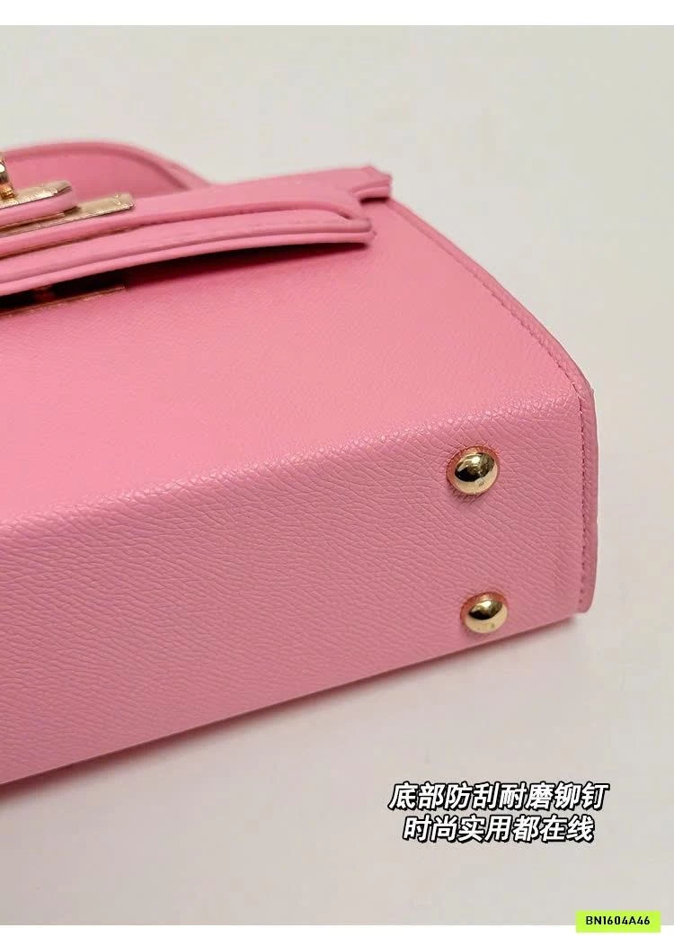 TÚI XÁCH KÈM CHARM NGỰA