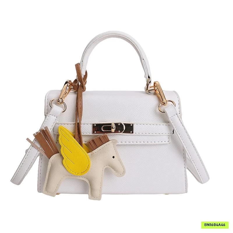 TÚI XÁCH KÈM CHARM NGỰA