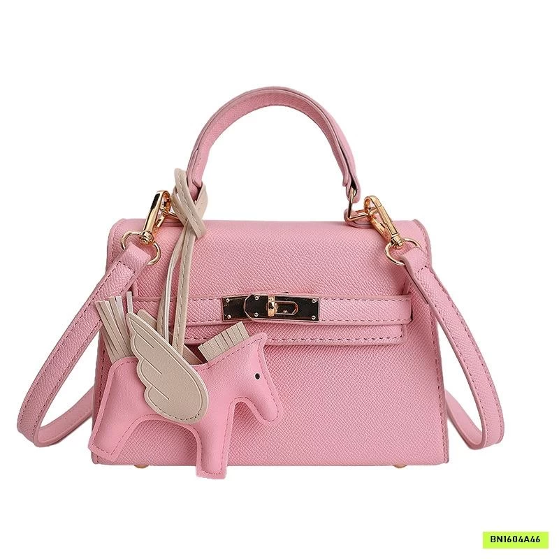 TÚI XÁCH KÈM CHARM NGỰA