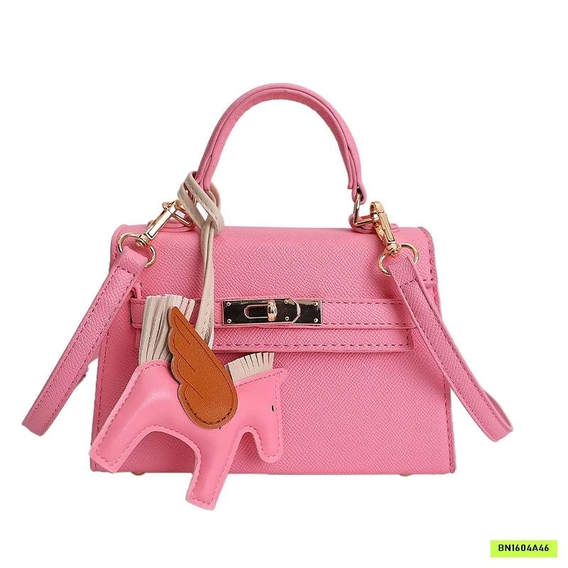 TÚI XÁCH KÈM CHARM NGỰA