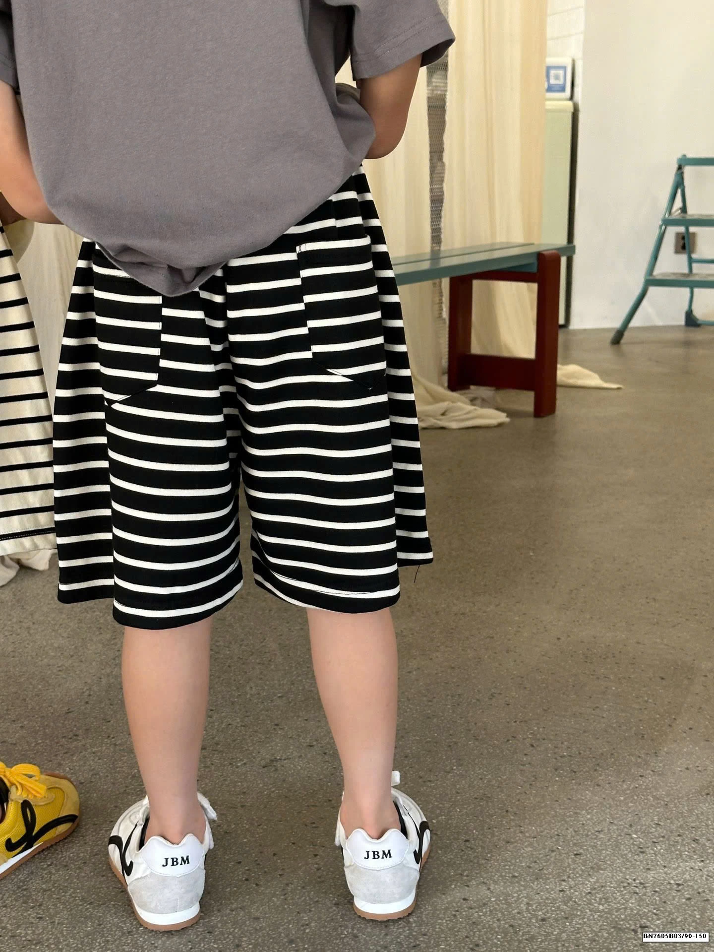 QUẦN SHORT COTTON KẺ NGANG