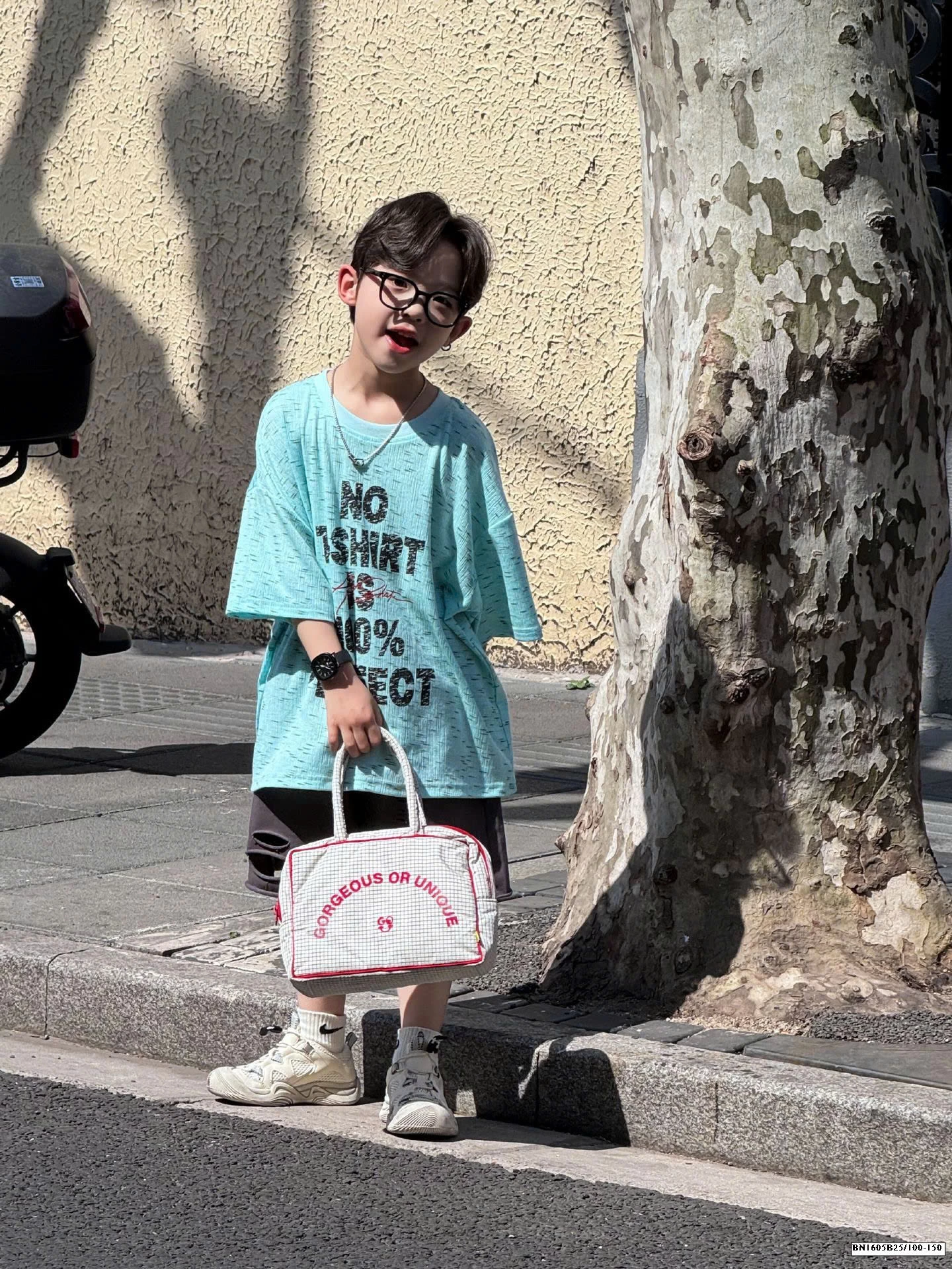 ÁO THUN CHỮ THỜI TRANG