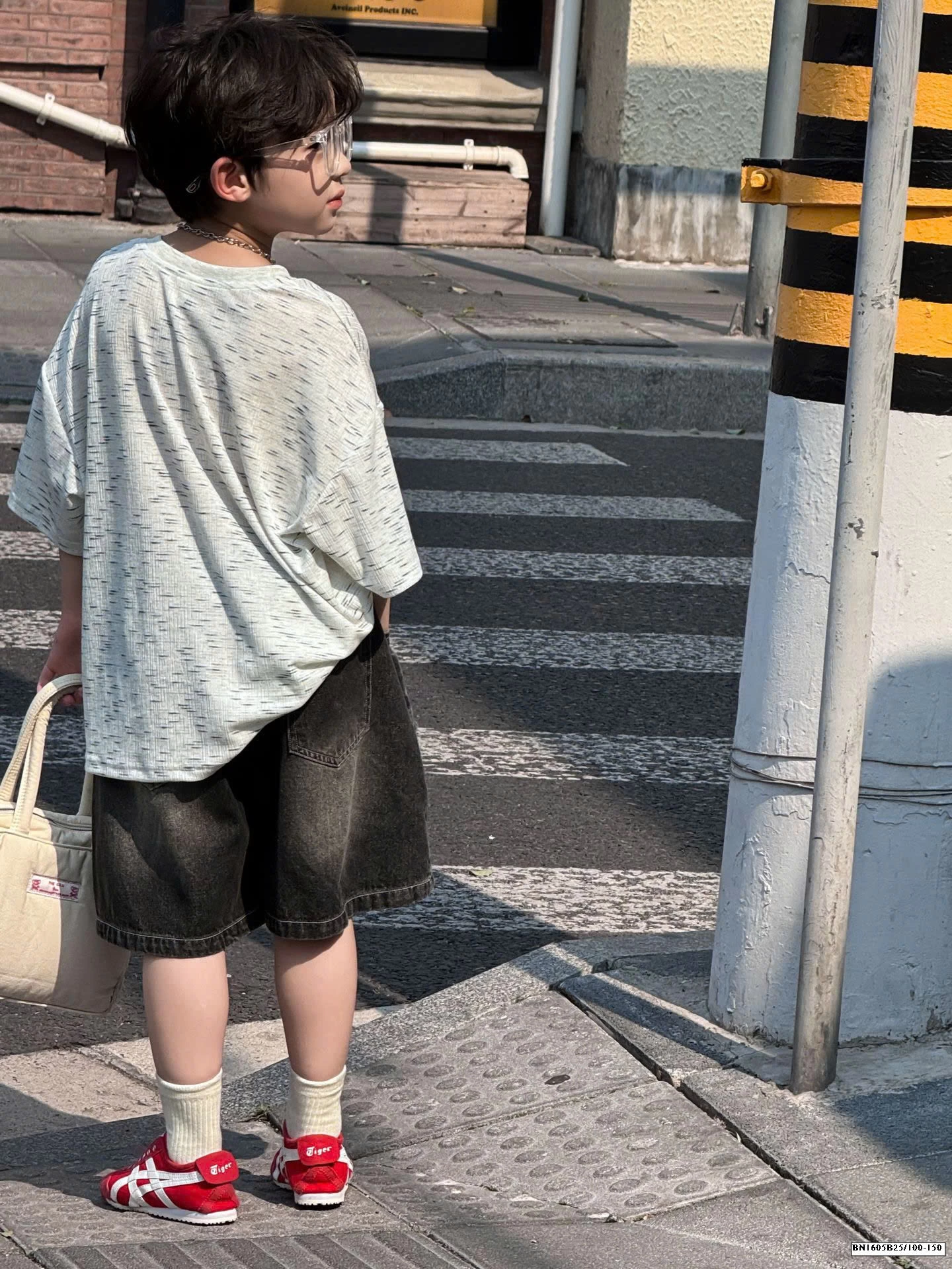 ÁO THUN CHỮ THỜI TRANG