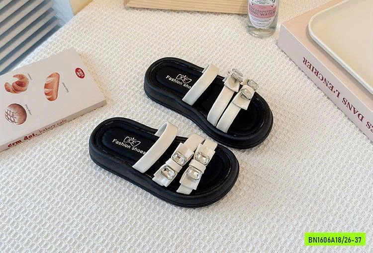 DÉP LÊ 3 QUAI GẮN ĐÁ