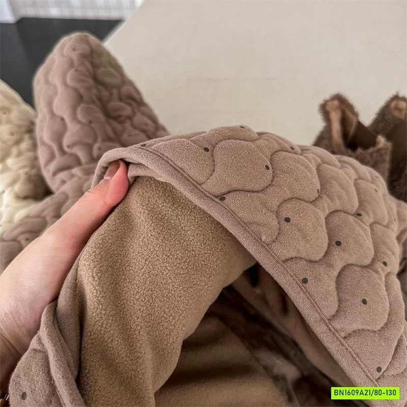 KHOÁC TRẦN TRÁM LÓT NHUNG ADBABY