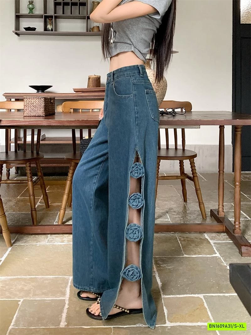 JEANS SUÔNG GẮN HOA HỌC BÊN