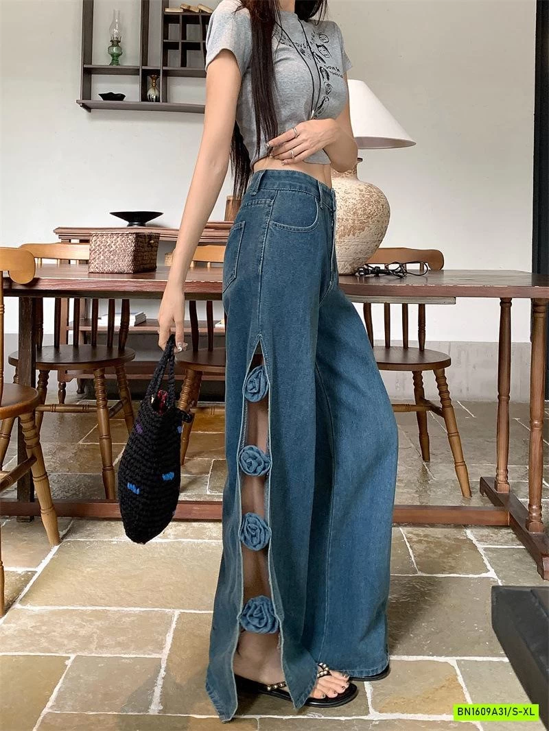 JEANS SUÔNG GẮN HOA HỌC BÊN