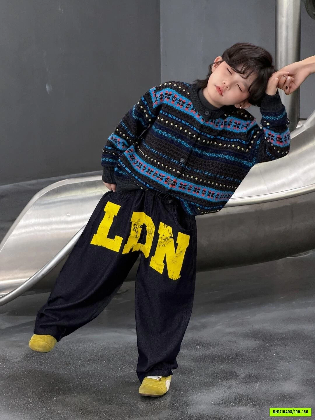 DENIM IN CHỮ VÀNG ĐỘC LẠ