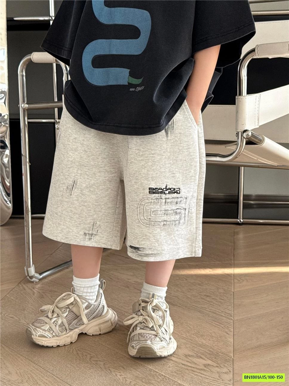 SHORT THÊU VÁ CHỮ SNIDOLS