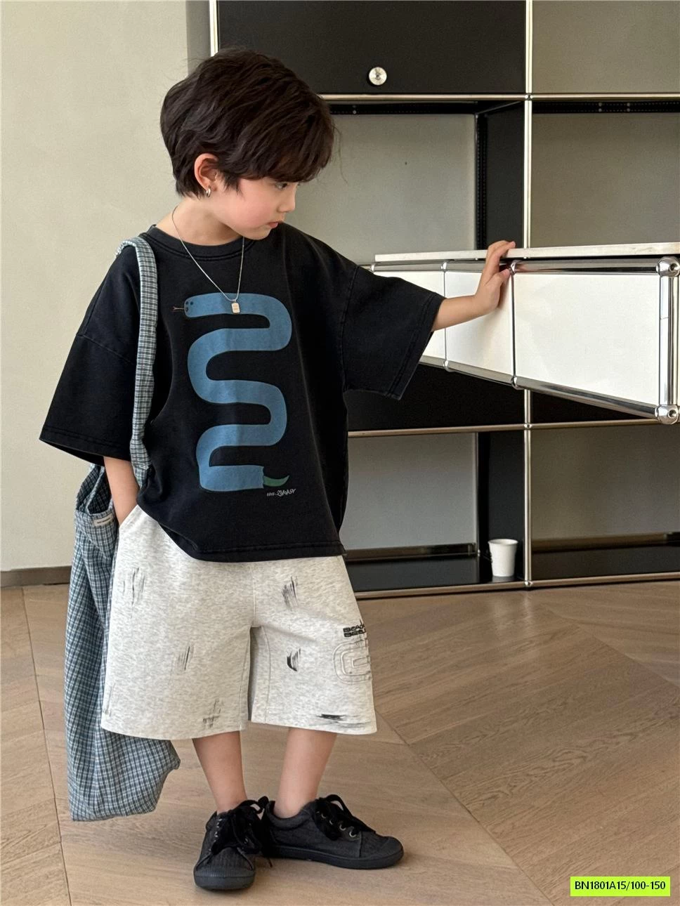 SHORT THÊU VÁ CHỮ SNIDOLS