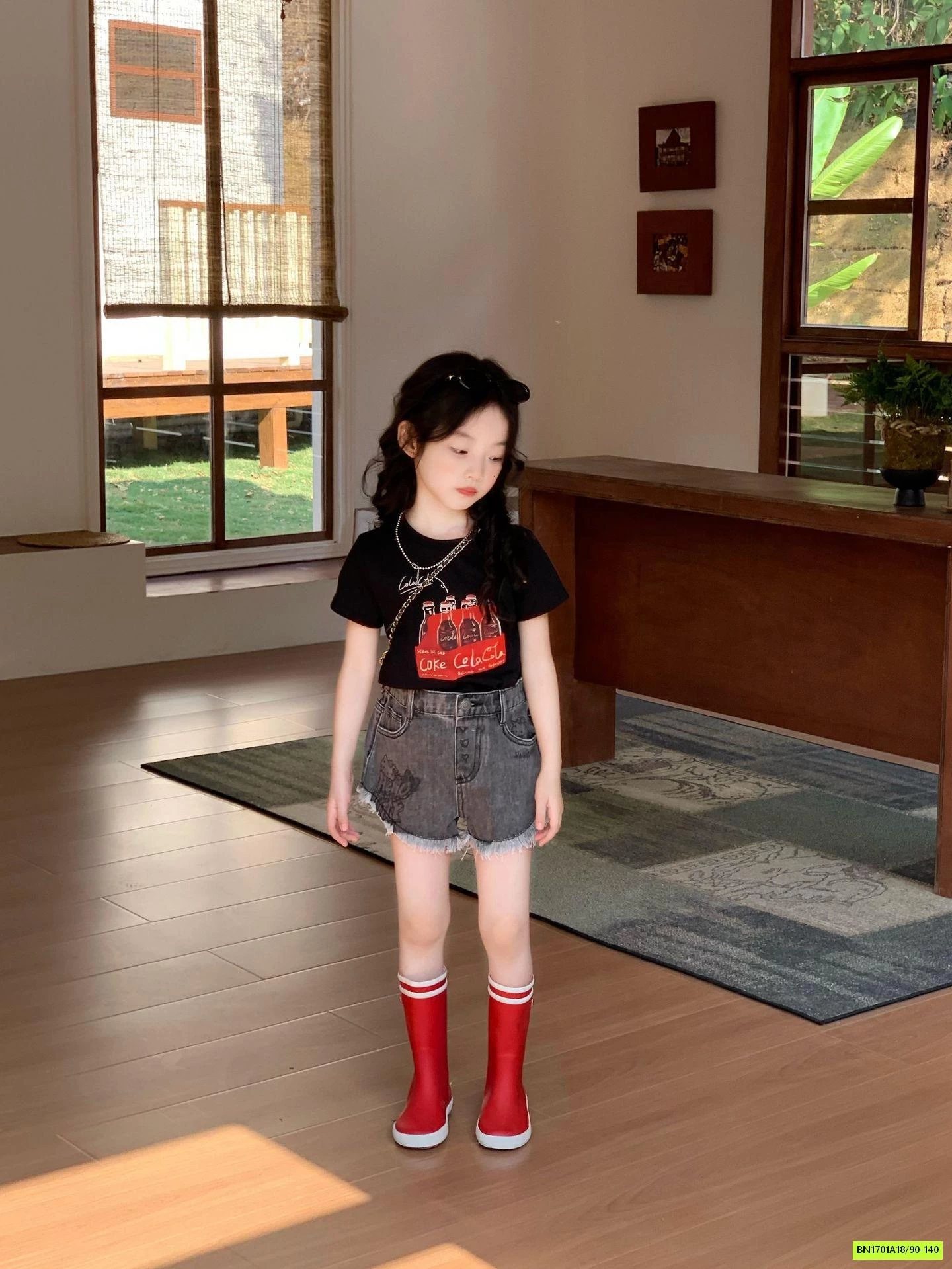 ÁO ĐEN COCA MIX SHORT JEANS TUA GẤU