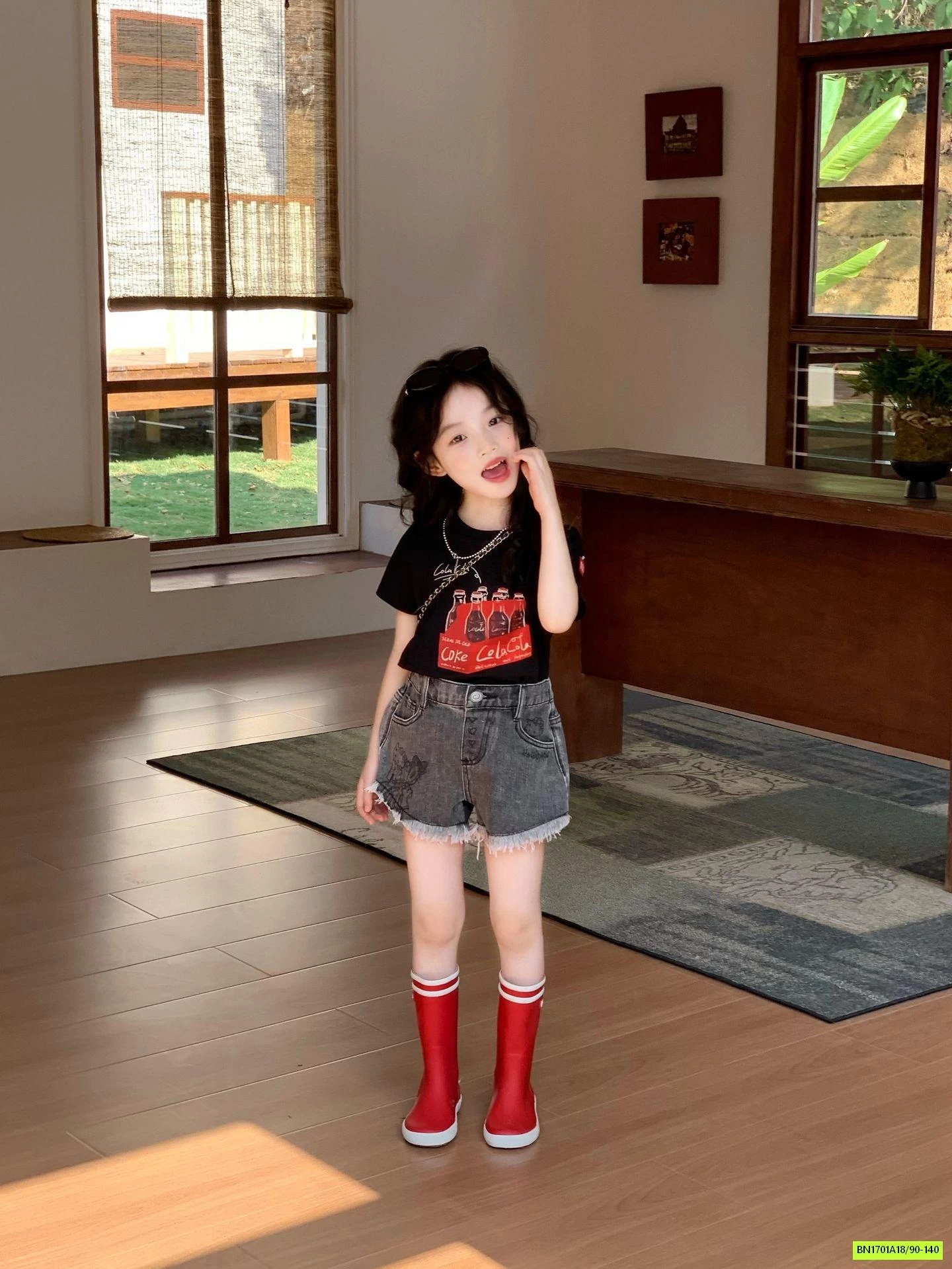 ÁO ĐEN COCA MIX SHORT JEANS TUA GẤU