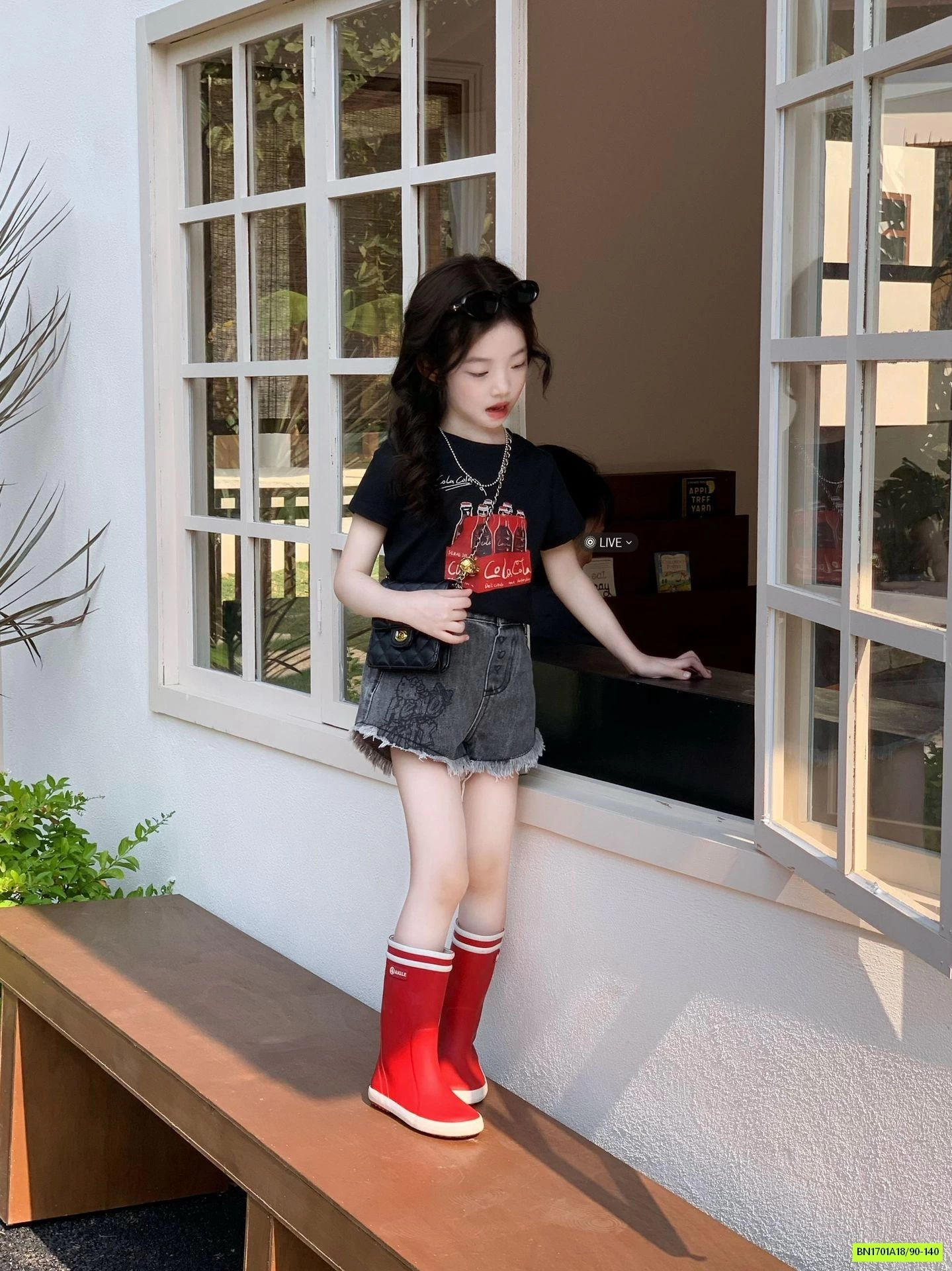 ÁO ĐEN COCA MIX SHORT JEANS TUA GẤU