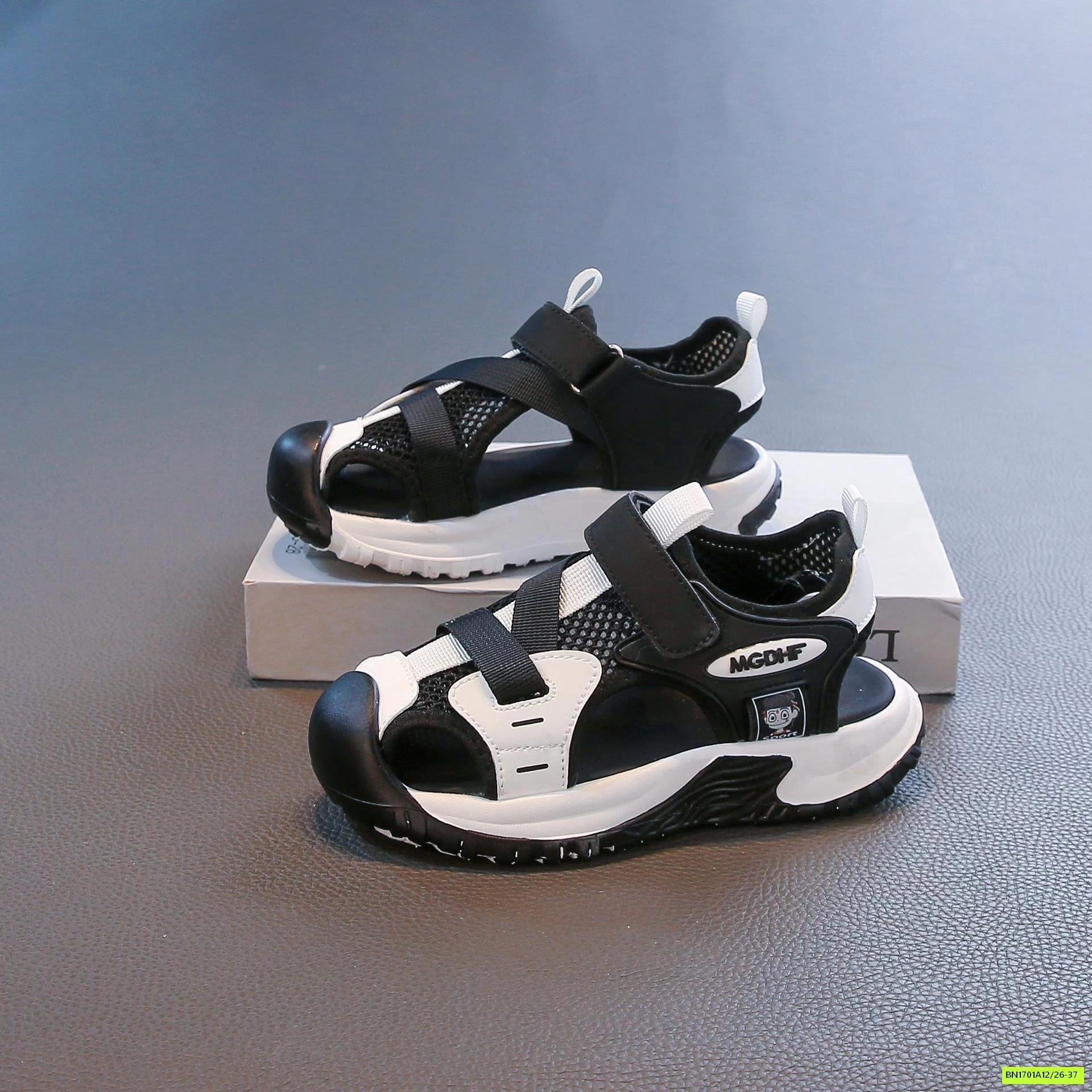 SANDAL LƯỚI BỊT MÕM QUAI DÁN