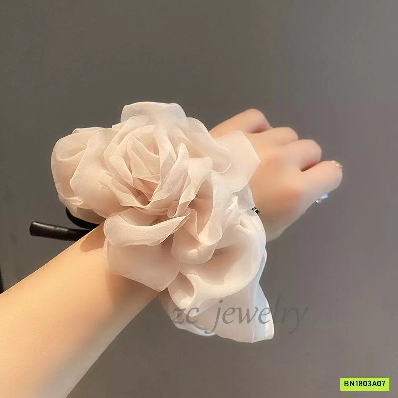 BUỘC TÓC HOA HỒNG